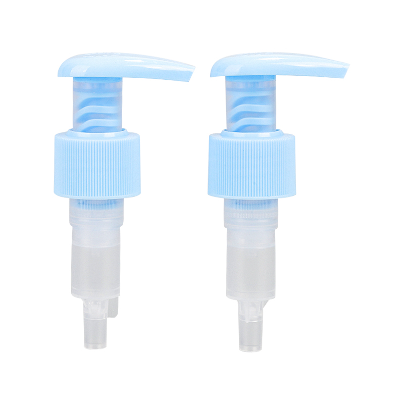 ポンプ付きの青い透明なプラスチックボトル